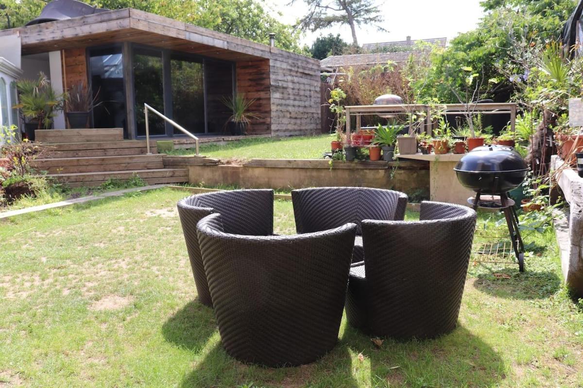 Beautiful 9-bed property near the beach and town centre - Housity