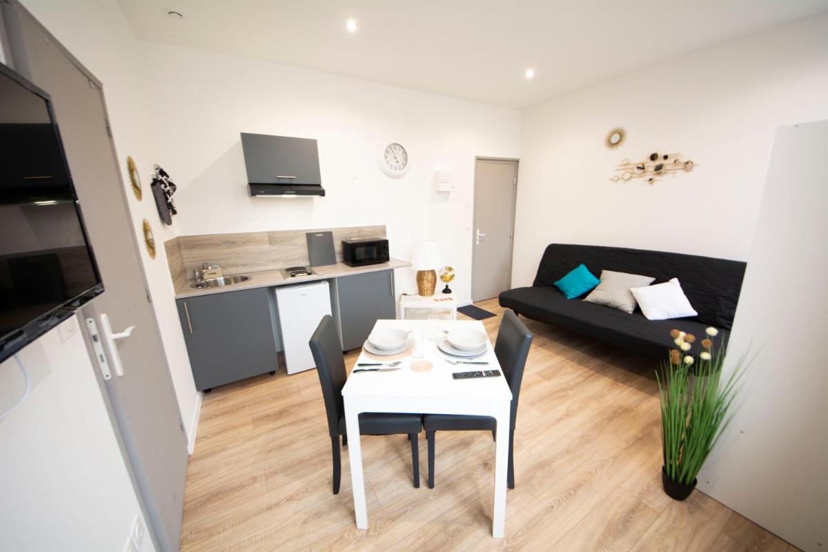 MAHORA - CHARMANT Studio HOME STAGING AU CENTRE-VILLE - Housity