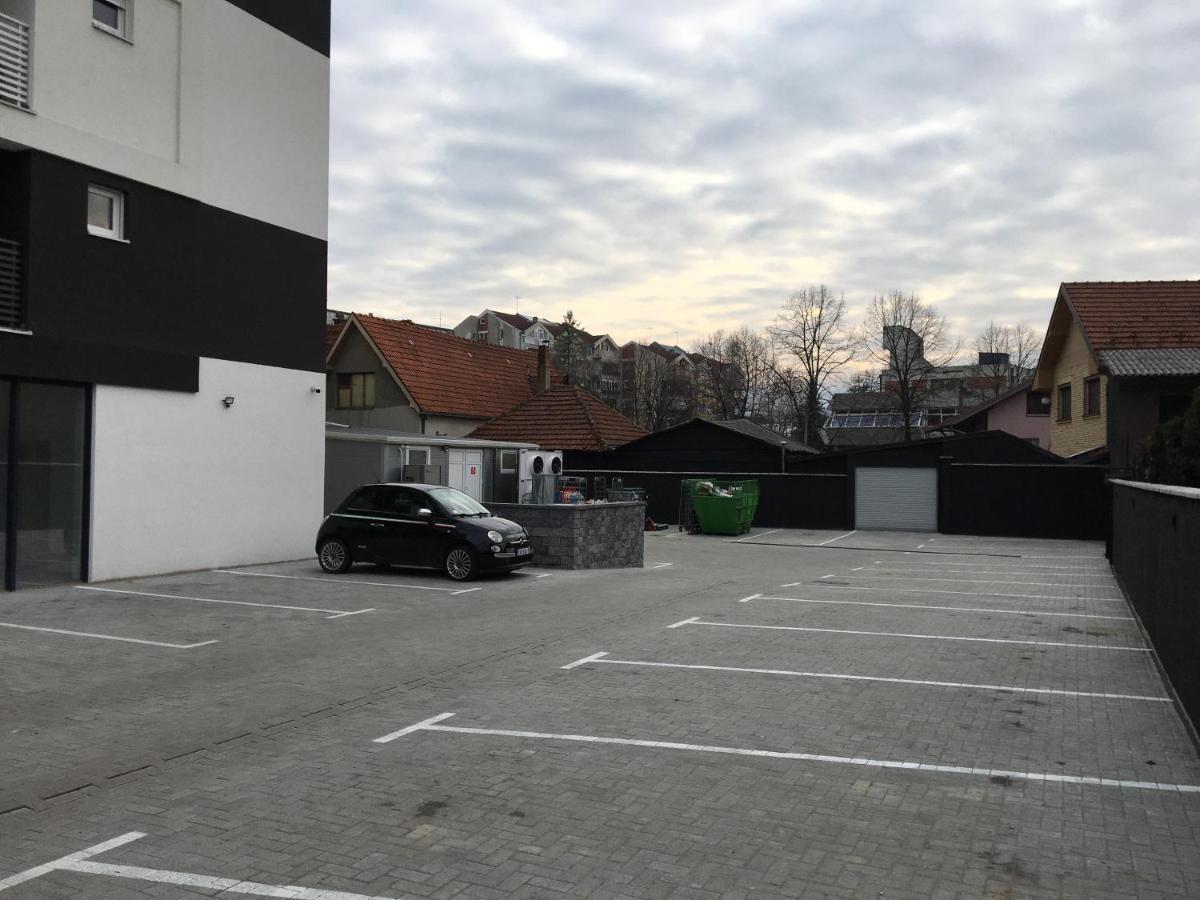 Cool Apartments with FREE PARKING - Housity