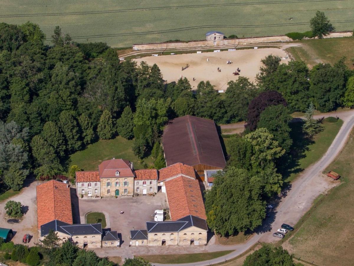 Gîte L'Isle-en-Rigault, 4 pièces, 6 personnes - FR-1-585-9 - Housity