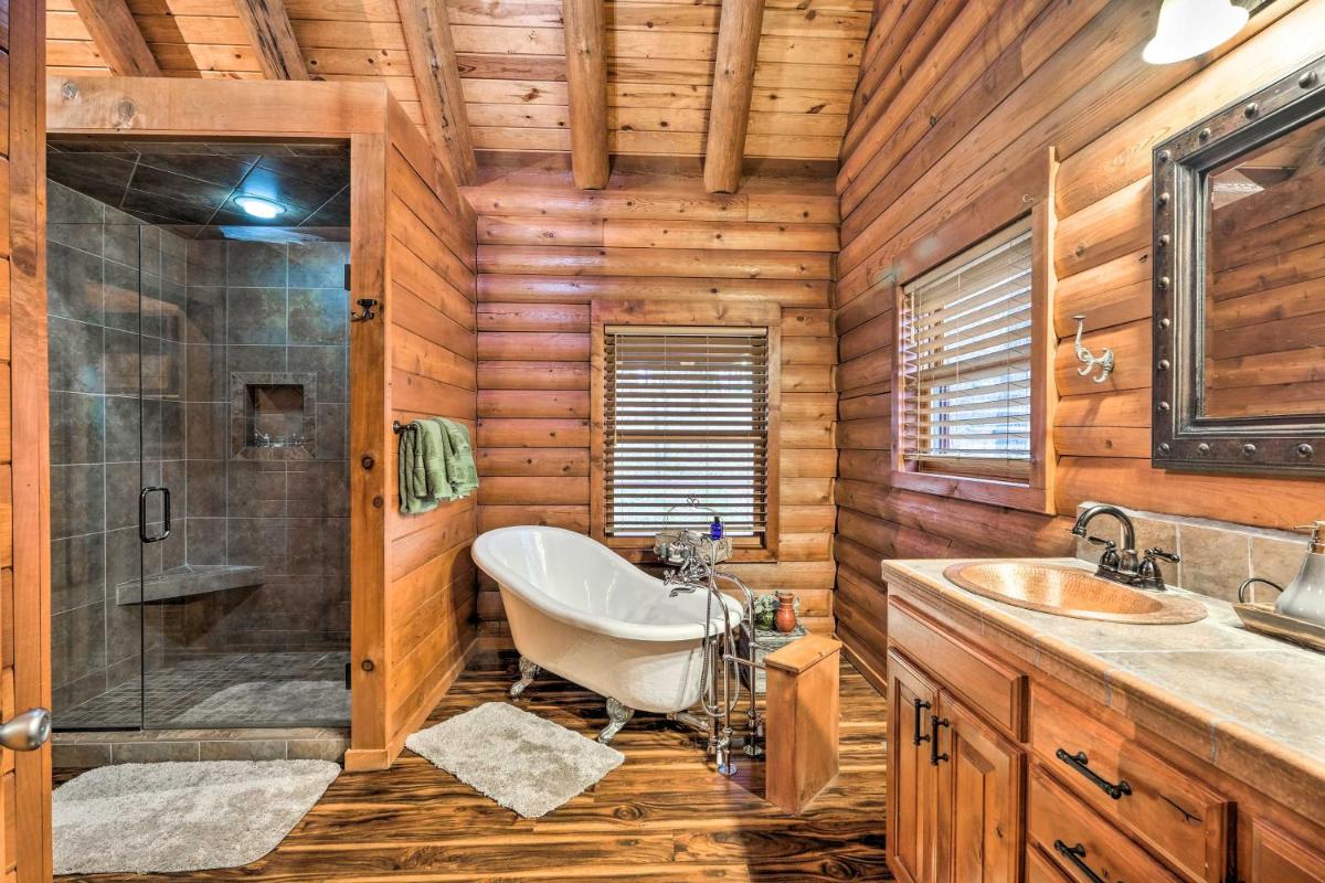 Private Eureka Springs Cabin with Beaver Lake Views! - Housity
