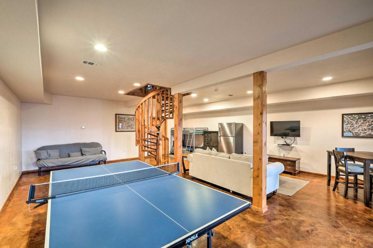 Private Eureka Springs Cabin with Beaver Lake Views! - Housity