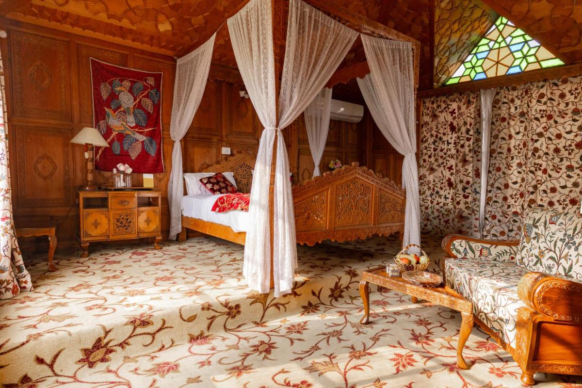 Suitetrails - Wangnoo Heritage Houseboats