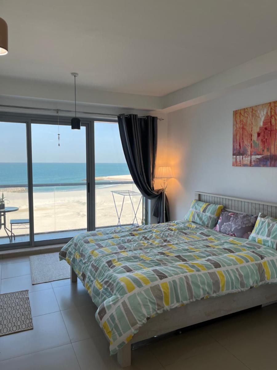 Incredible Ocean View Studio Aprtment in Al Marjan Island - Hizvo