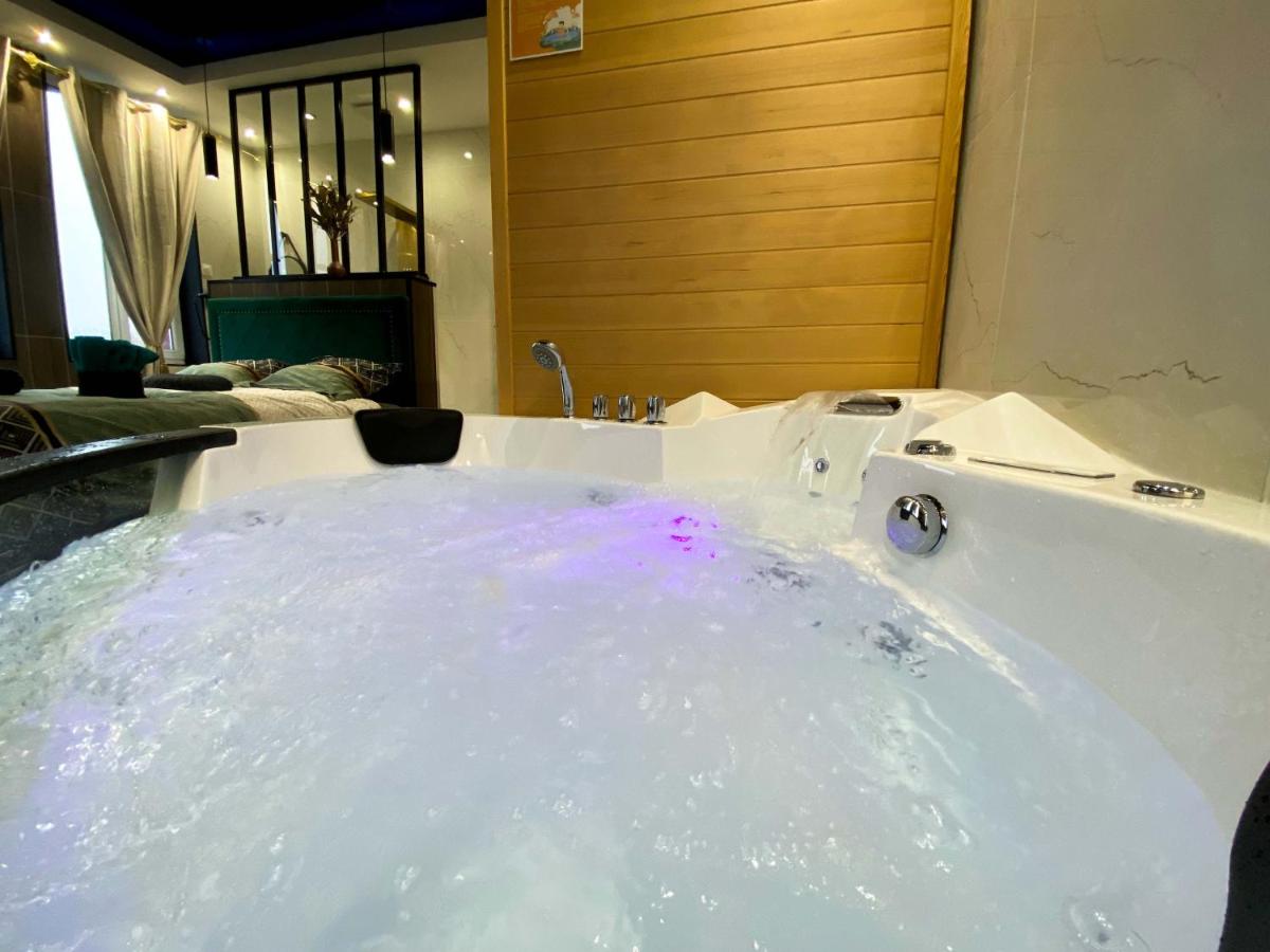 Capsule Egypte - Jacuzzi - Sauna - Billard - Netflix & Home cinéma - Nintendo switch & jeu - - Housity