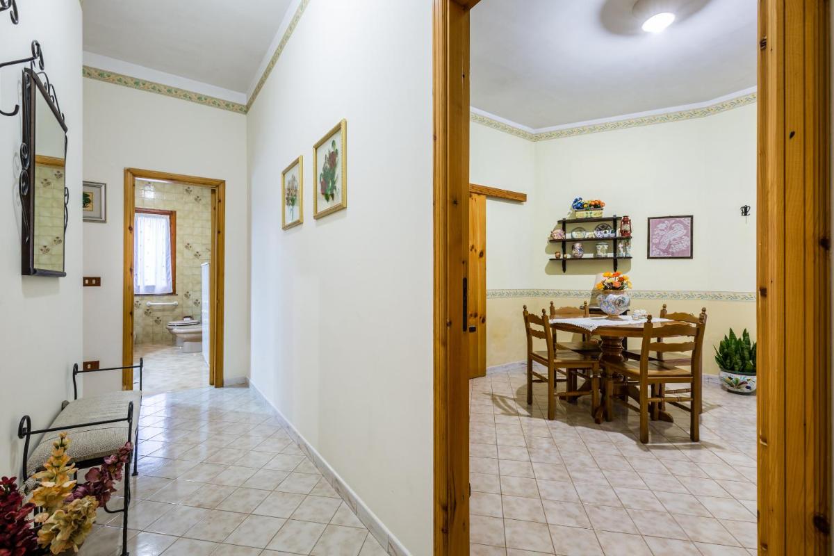Yellow-house 100 meters from the sandy beach - Housity