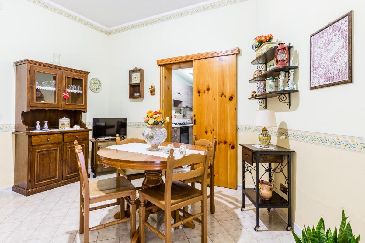 Yellow-house 100 meters from the sandy beach - Housity