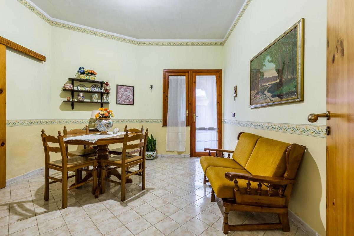 Yellow-house 100 meters from the sandy beach - Housity