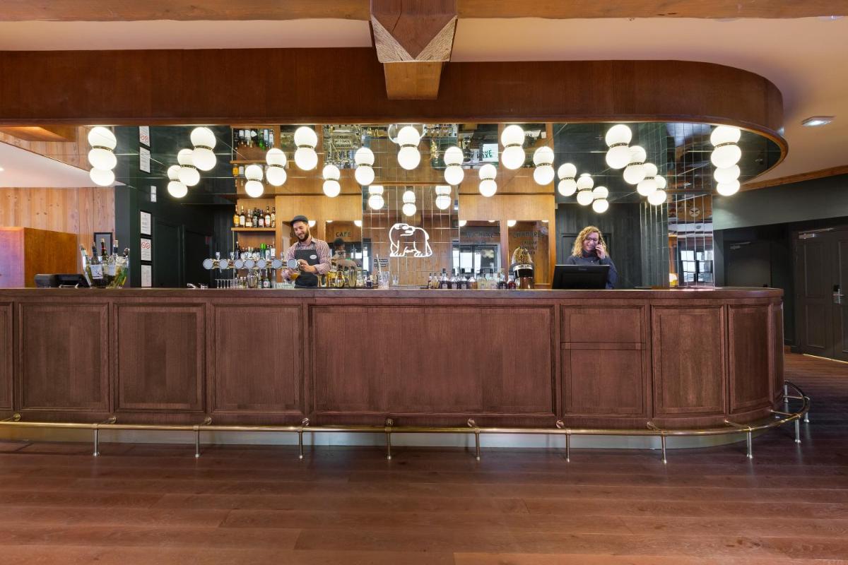 Salon ou bar de l'établissement Ours Blanc Hotel & Spa