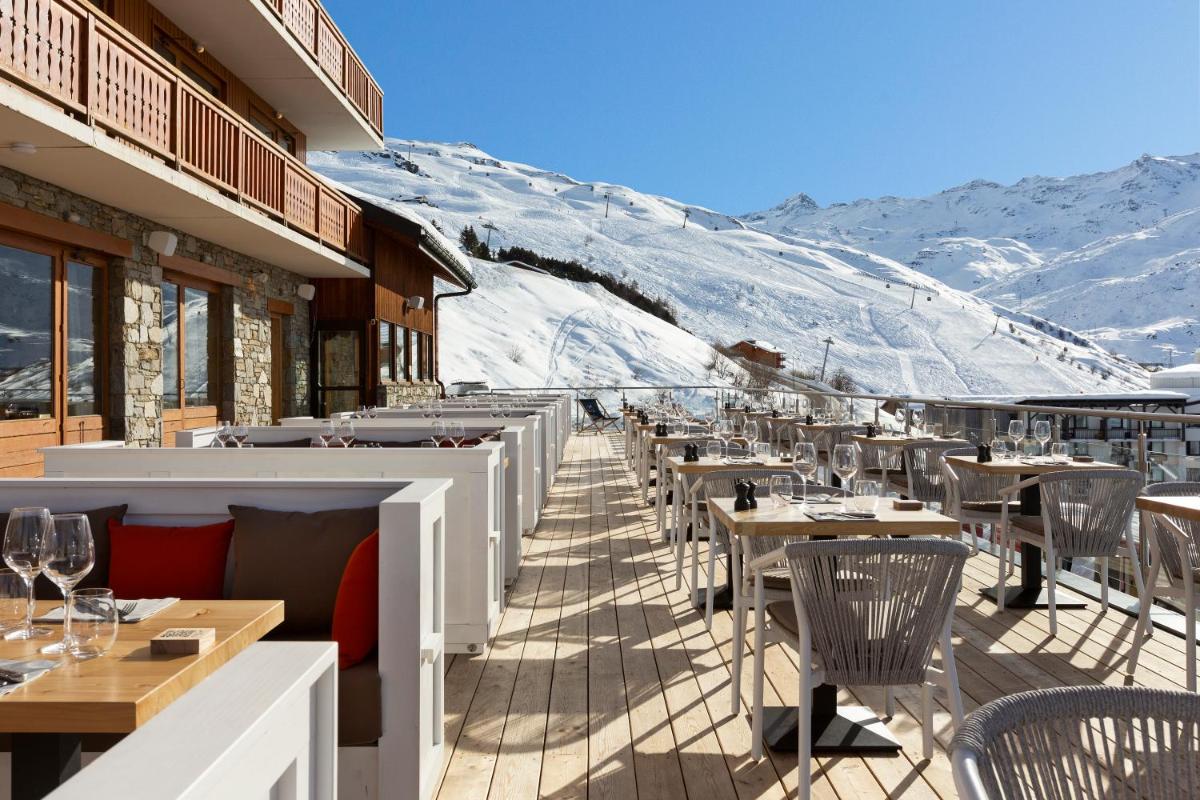 Vue générale sur la montagne ou vue sur la montagne depuis l'hôtel