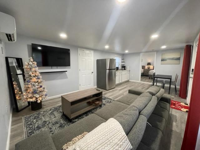 Veda Inn & Cottages - Housity