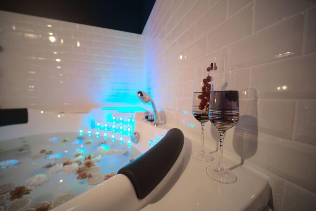 luxury room jacuzzi centre ville haut de gamme - Housity