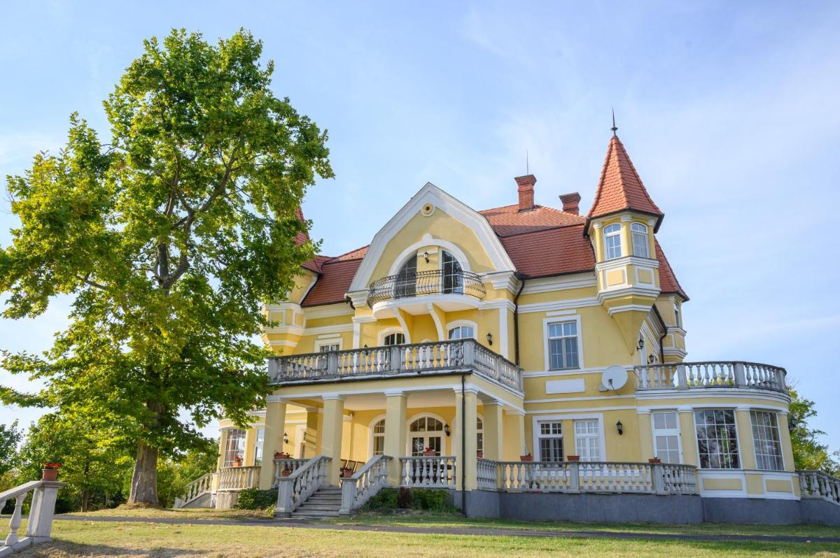 Boros Kastély Vendégház - Housity