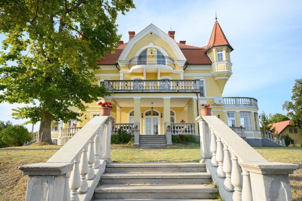 Boros Kastély Vendégház - Housity