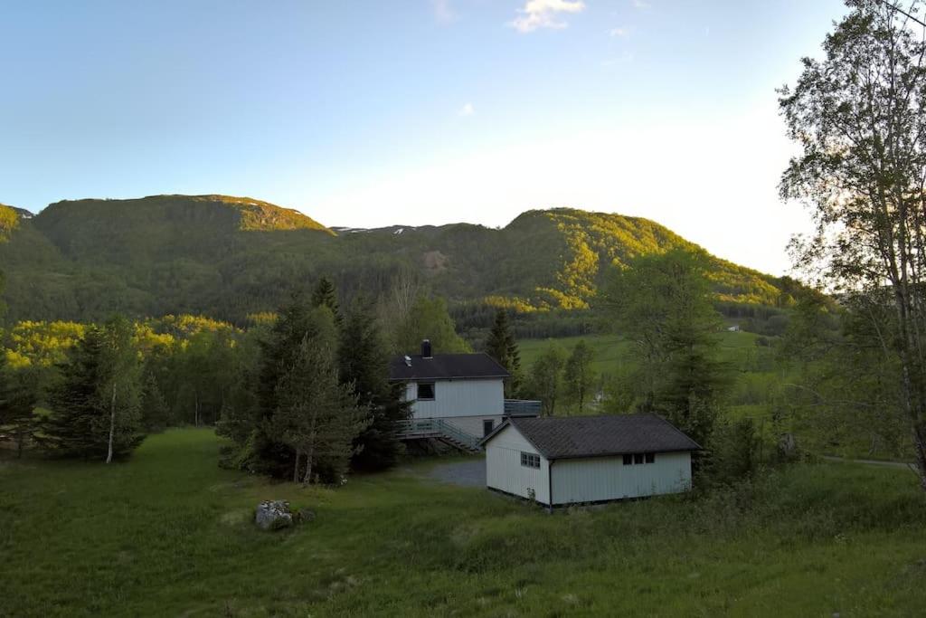 Kråkehaugen Feriehus, a perfect holiday retreat near Åheim - Housity