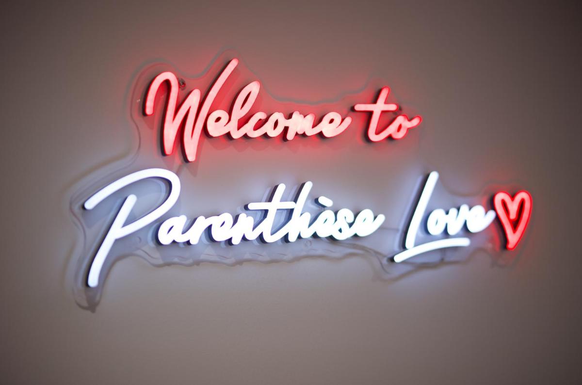 PARENTHESE LOVE - Amour & Tentation Suite Balnéo SPA Proche Orly-Paris - Housity