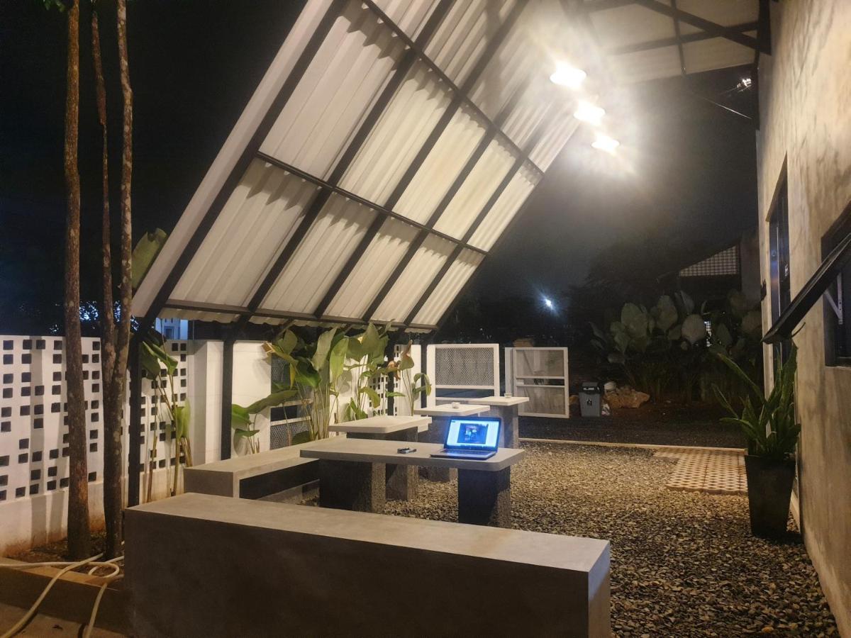 Suitetrails - Kaskos Stay & Coffee Syariah