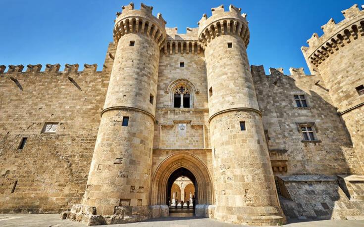Emerald Dream House#Poiessa, Medieval Town - Housity