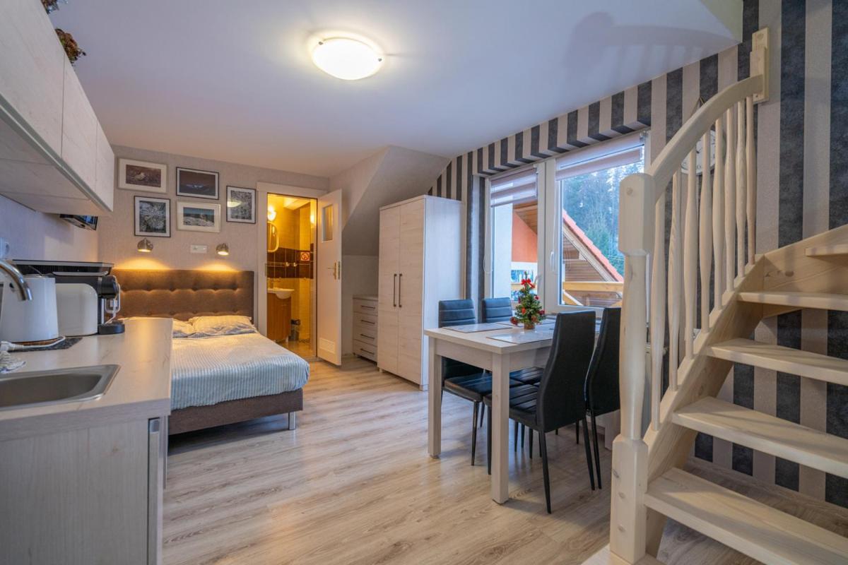 DOMINO - pokoje i apartamenty - Housity