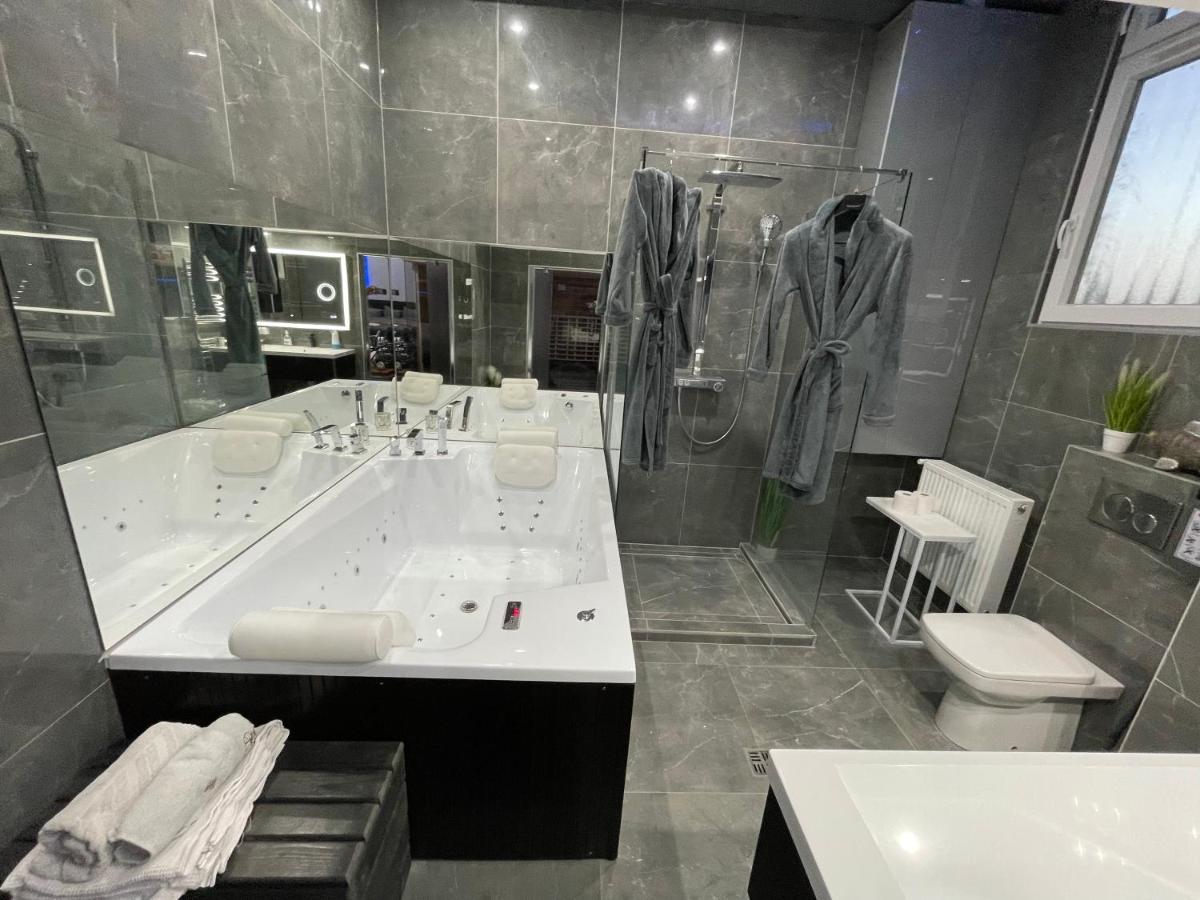 Hostel Rooms - Housity