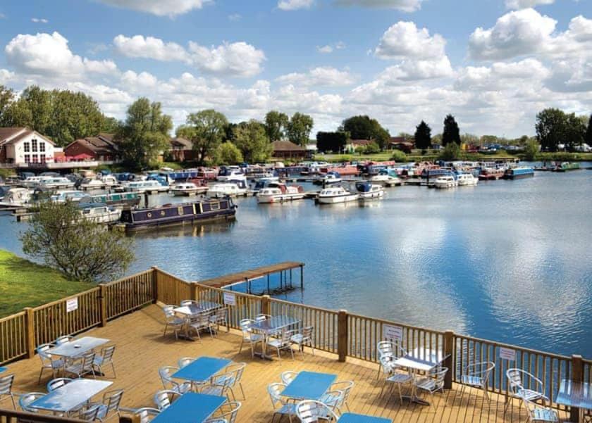 Lovely Static 6 Bed Caravan at Billing Aquadrome - Housity