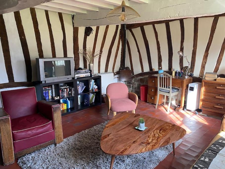 Belle Longère normande, cheminée et jardin arboré - Housity