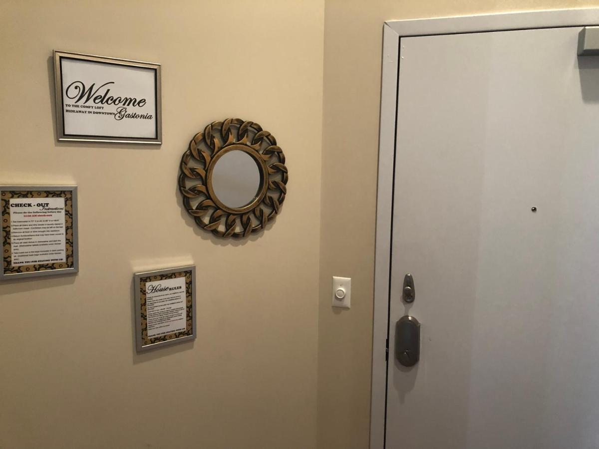 Comfy Loft Hideaway in the middle of Downtown - Housity