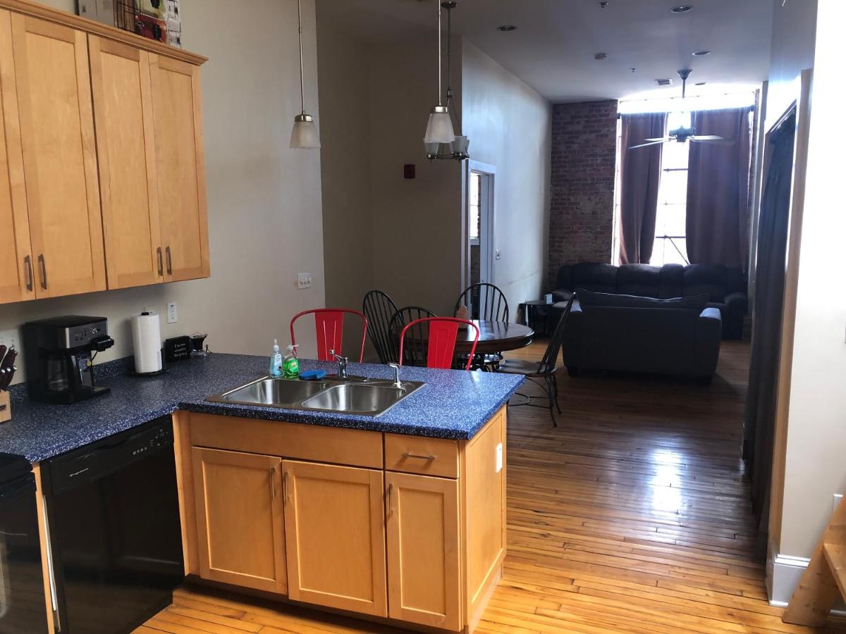 Comfy Loft Hideaway in the middle of Downtown - Housity