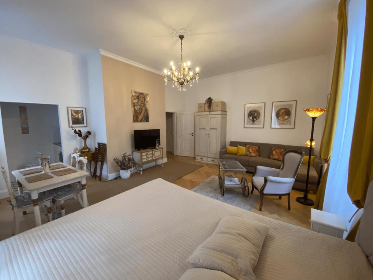 Villa Uhland - Housity
