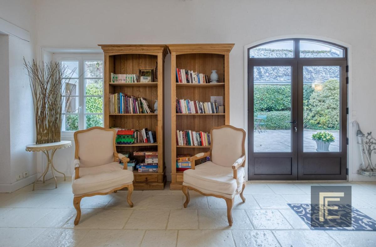 Bibliothèque dans l'hôtel