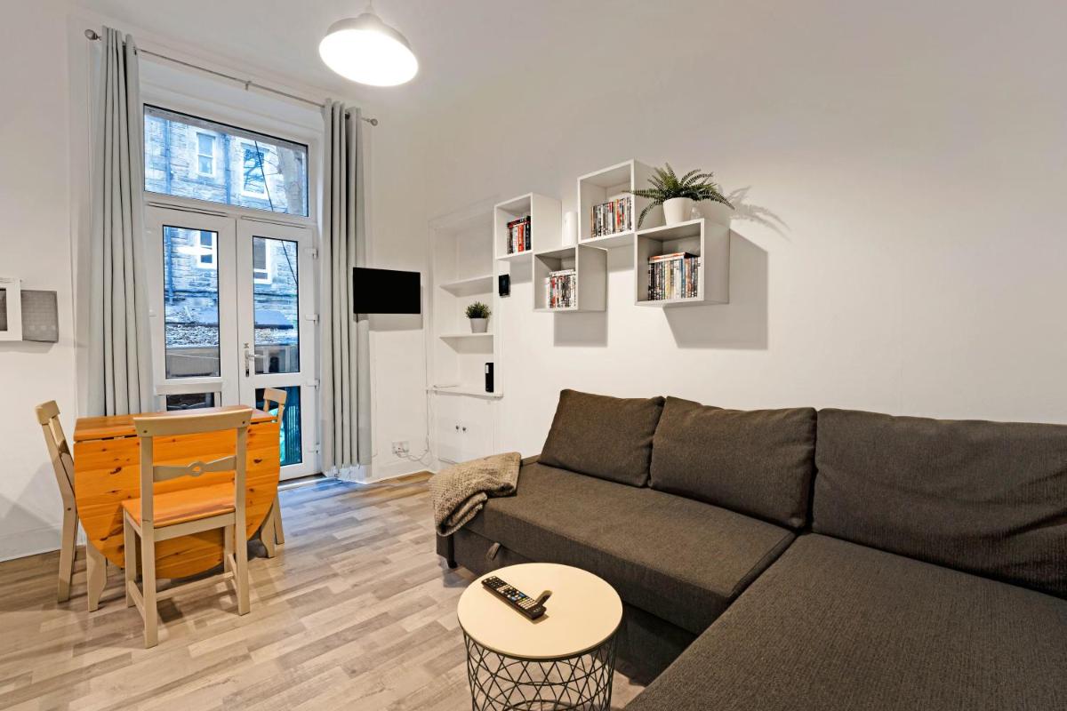 Central and Modern  with a Garden - Housity