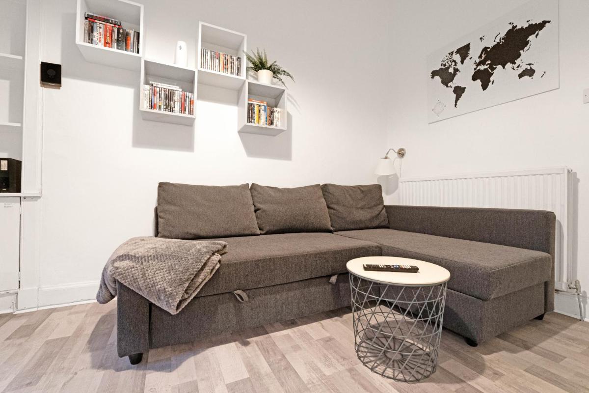 Central and Modern  with a Garden - Housity