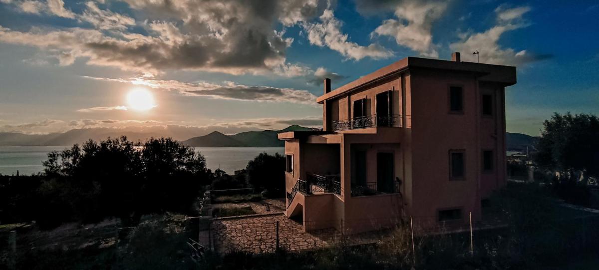 Villa Palairos - Housity