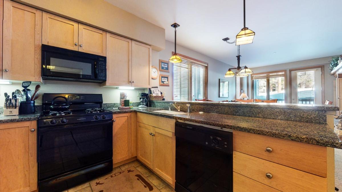 Mammoth Green #103 condo - Housity