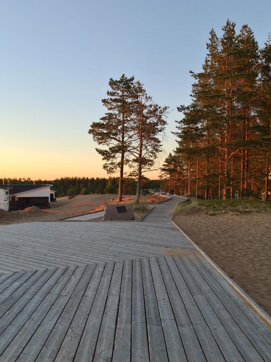 Uusi loma-asunto 4 hengelle hiekkasärkillä - Housity