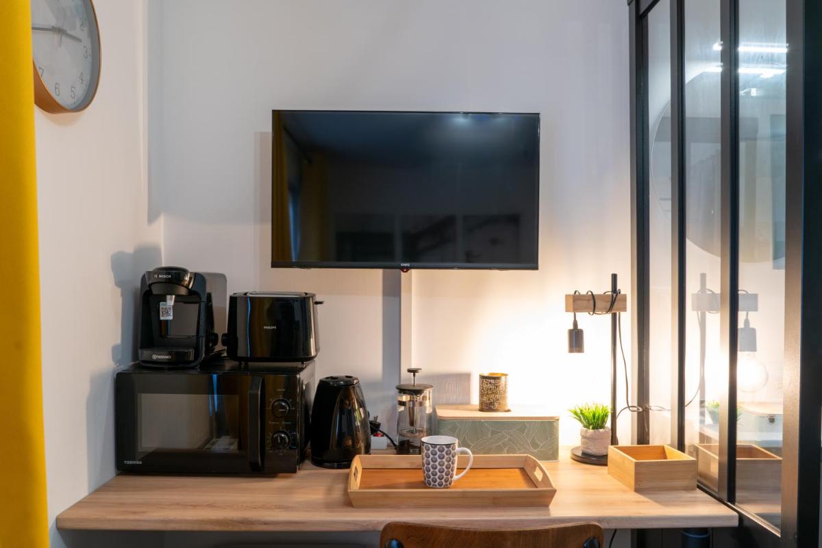 Belle petite chambre privée de 9m2, avec SDC et WC, Wifi et Netflix - Housity