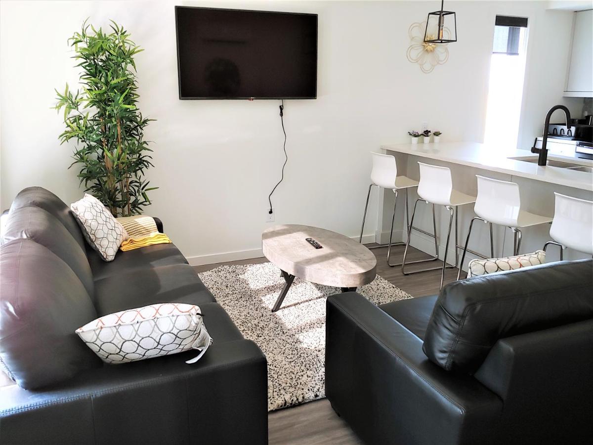 Serene 2 bedroom condo with balcony and lakeview - Housity