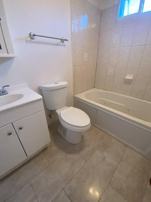 H1 Large modern 1 BR Apartment in Downtown - Housity
