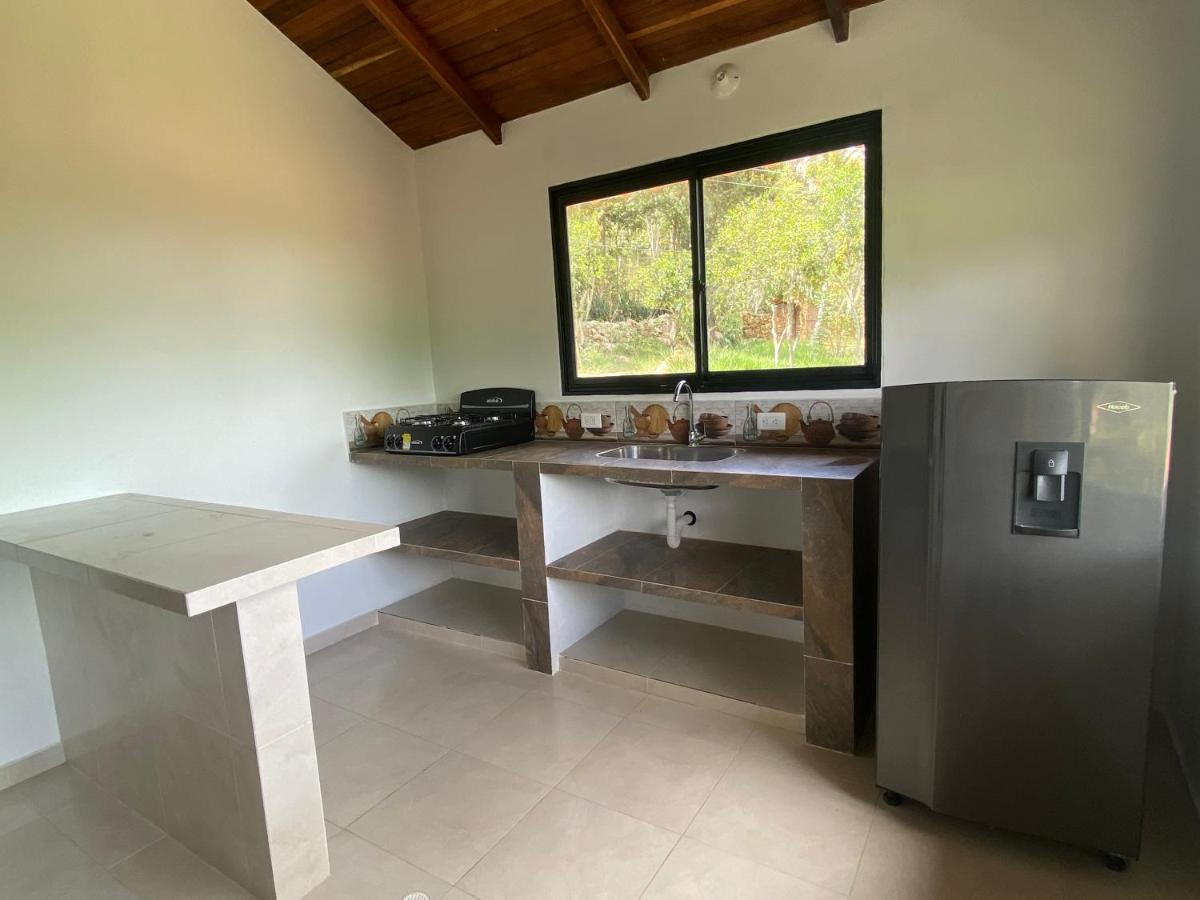 Agradable casa de campo con jacuzzi, hermosa vista, Cabaña Las Palmas - Housity