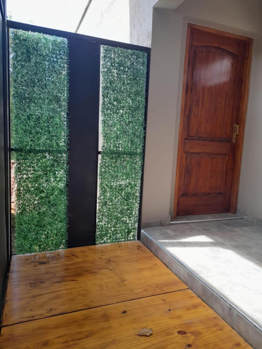 Black Door Apartament - Housity