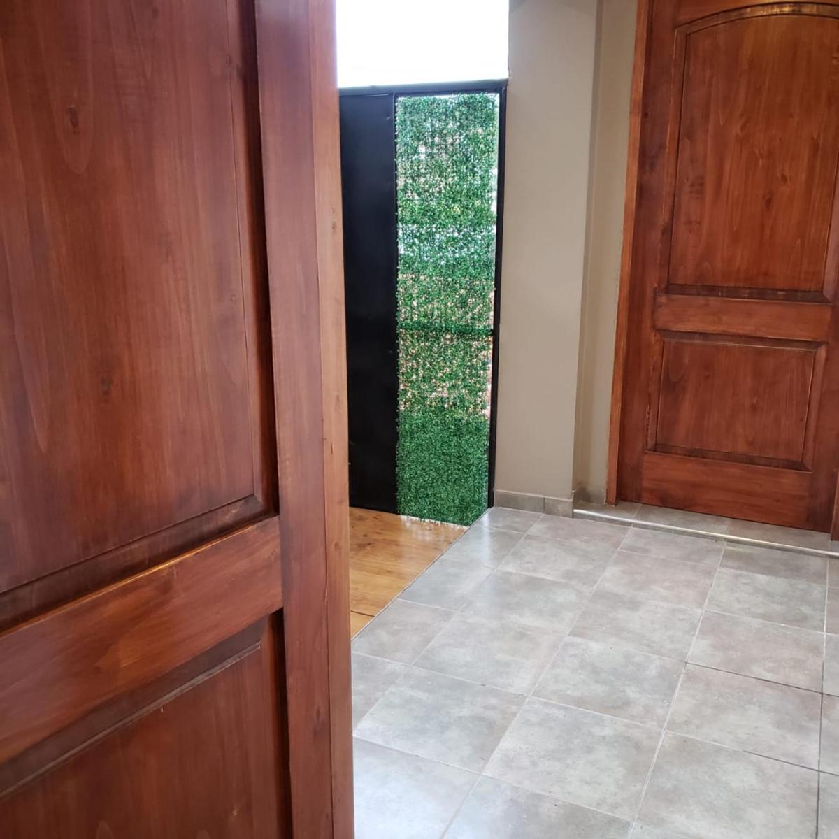 Black Door Apartament - Housity