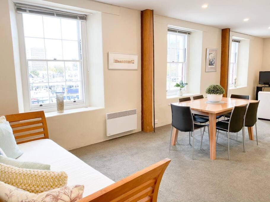 Luxury Hobart Waterfront Apartment with views! - Hizvo
