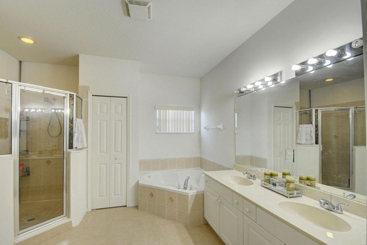 HUGE HOME!! Pool Table near STADIUM & BEACH - Housity