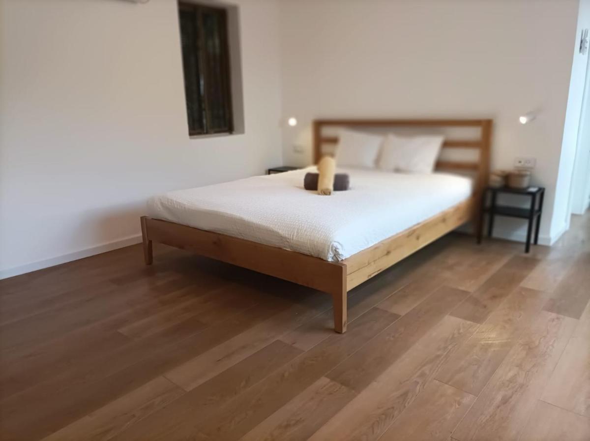 Eilat stone - Patio אבן אילת - פטיו - Housity