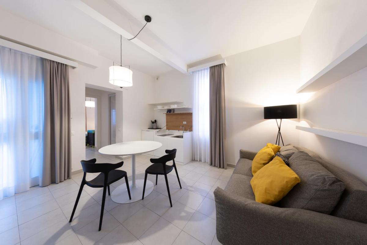 Via Siena 4 - Suites & Rooms - Housity