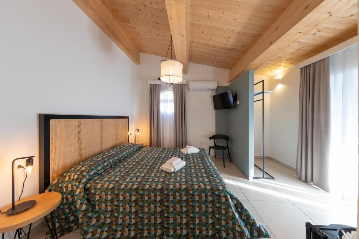 Via Siena 4 - Suites & Rooms - Housity