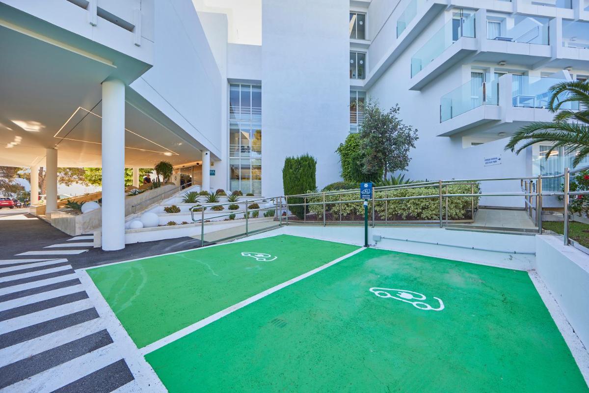 Imagen de la galería de Aparthotel Ponent Mar, en Palmanova