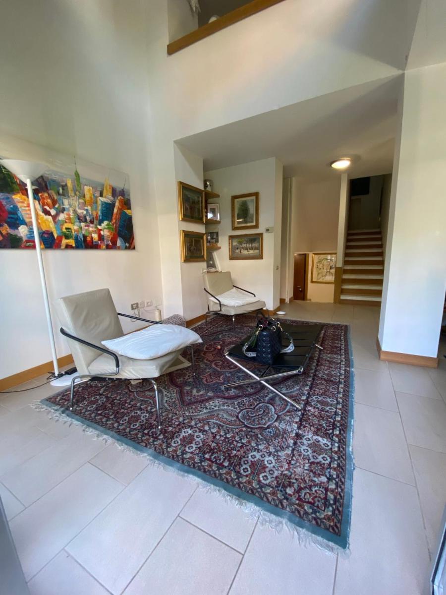 LegnHouse - 3 camere e giardino vicini a Milano, Fiera e IULM - Housity