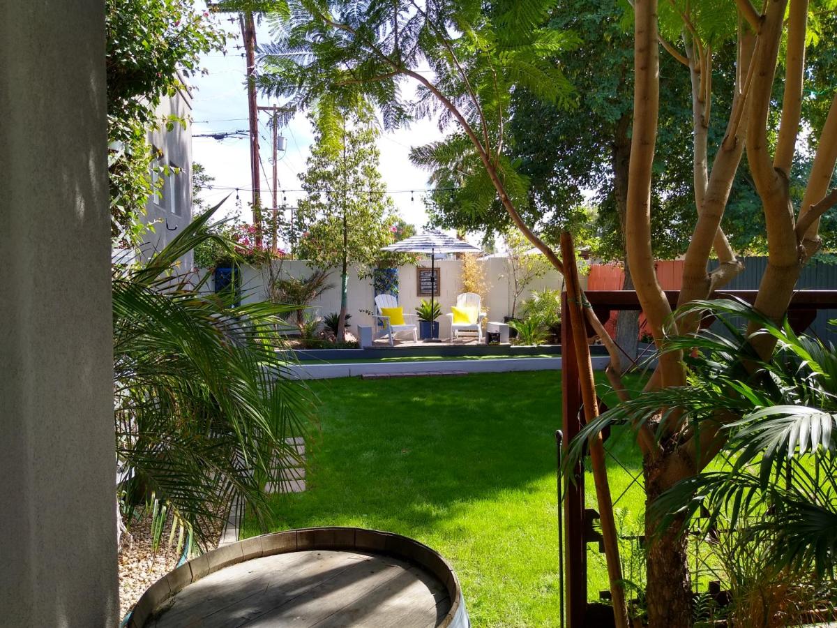 Uptown TROPICAL BEACH HOUSE off Restaurant Row!! - Housity