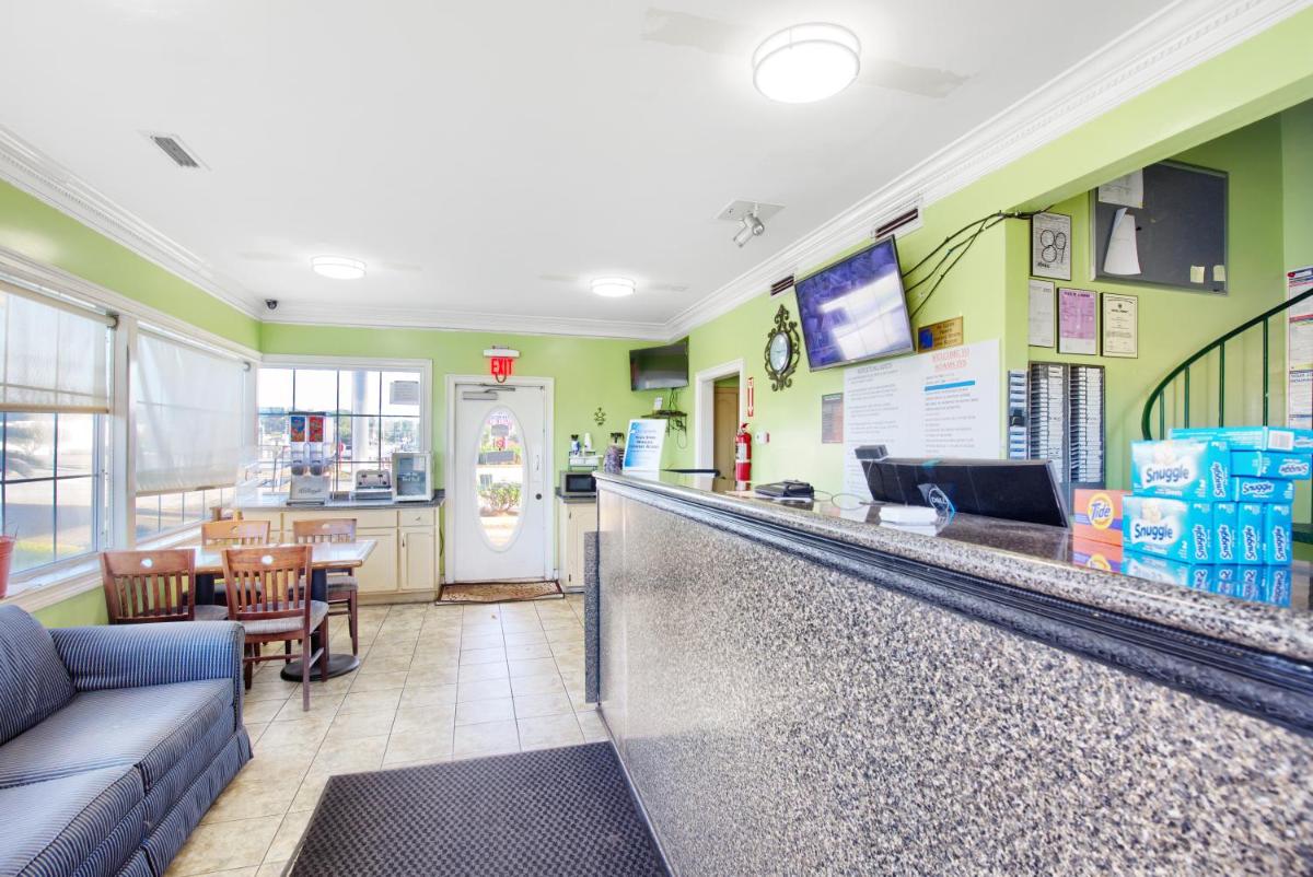 Adams Inn - Housity